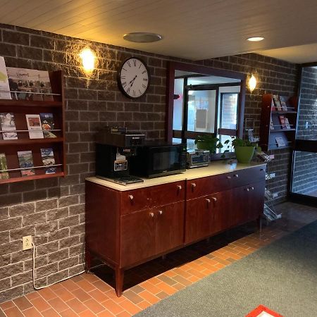 Motel Le Transit Mont-Saint-Hilaire Eksteriør bilde
