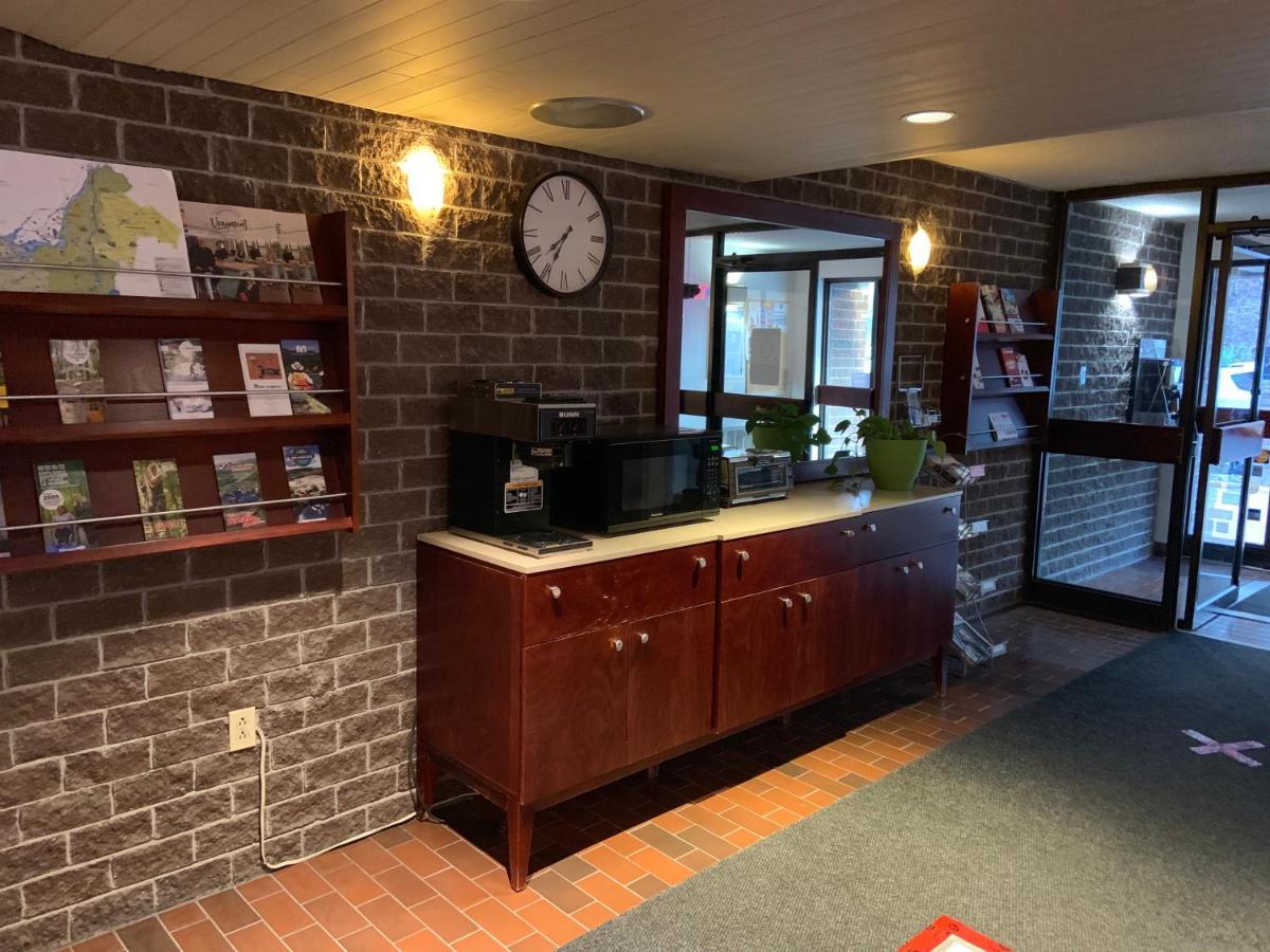 Motel Le Transit Mont-Saint-Hilaire Eksteriør bilde