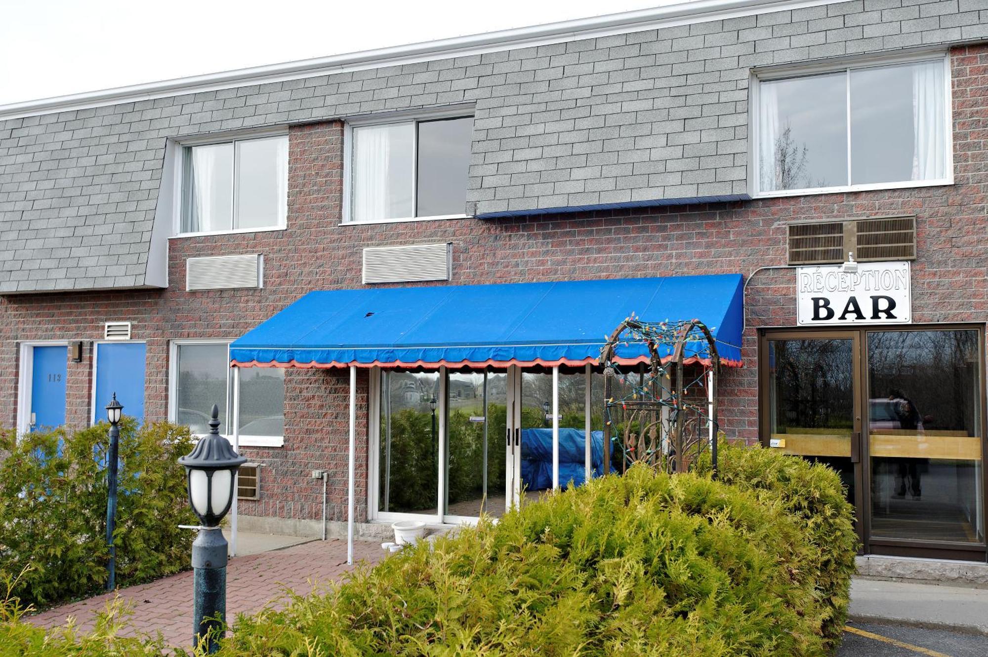 Motel Le Transit Mont-Saint-Hilaire Eksteriør bilde