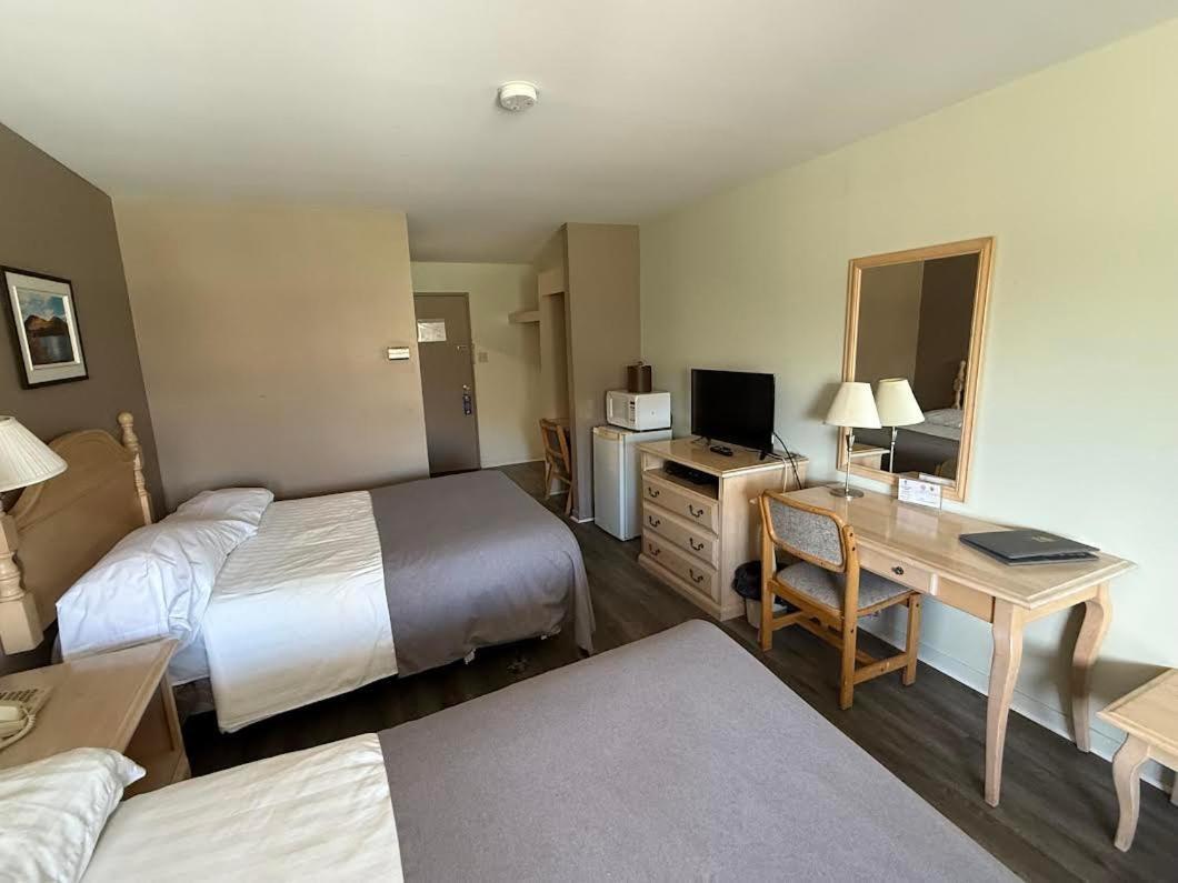 Motel Le Transit Mont-Saint-Hilaire Eksteriør bilde
