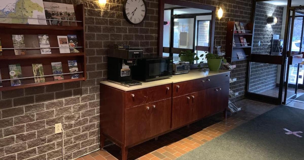 Motel Le Transit Mont-Saint-Hilaire Eksteriør bilde